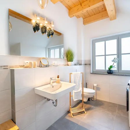 Liboria I Traumhafte Ferienwohnung In Aidling Am Riegsee Mit Atemberaubendem Blick Auf Die Majestaetische Zugspitze! Extérieur photo